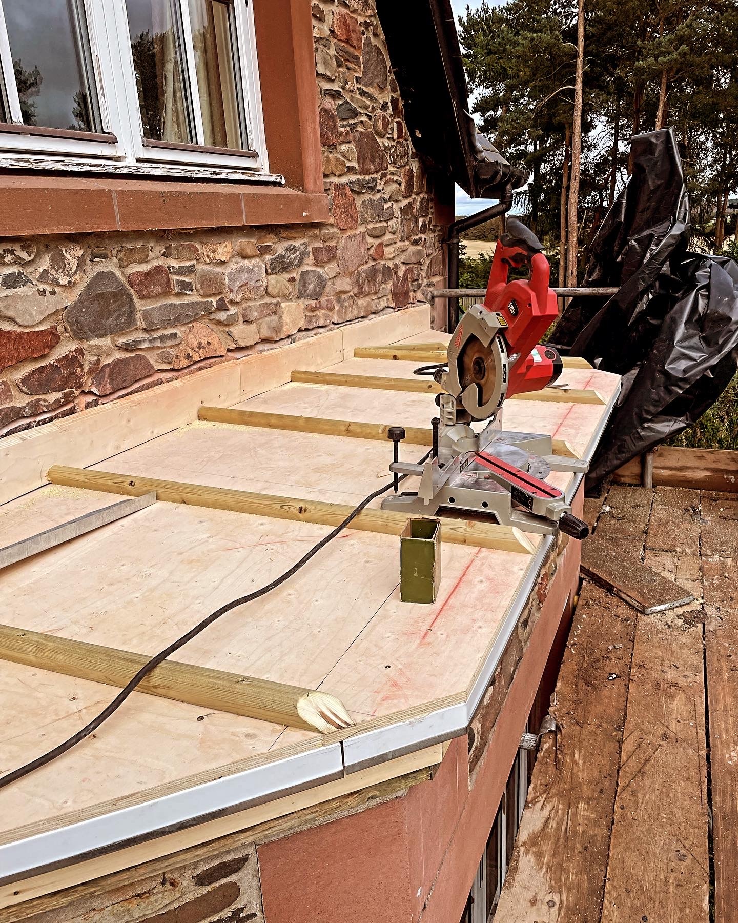 lead roofing substrates